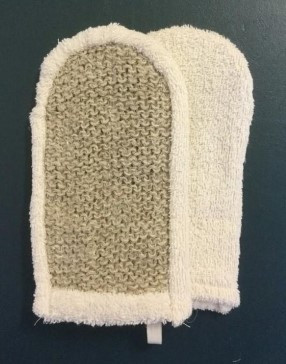 Варежка со спонжем для сухого пилинга, Италия. Фото